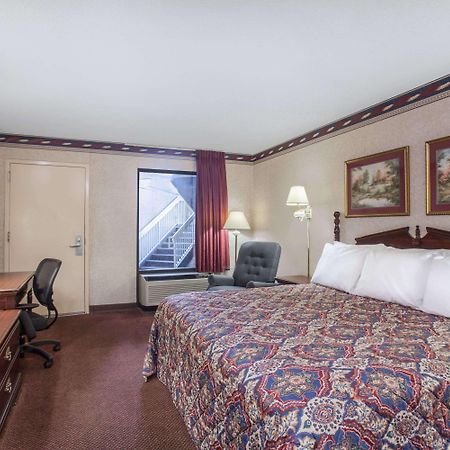 Days Inn By Wyndham Saint Pauls Dış mekan fotoğraf