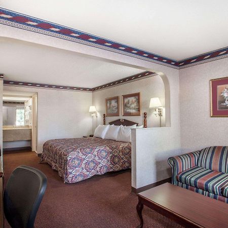 Days Inn By Wyndham Saint Pauls Oda fotoğraf