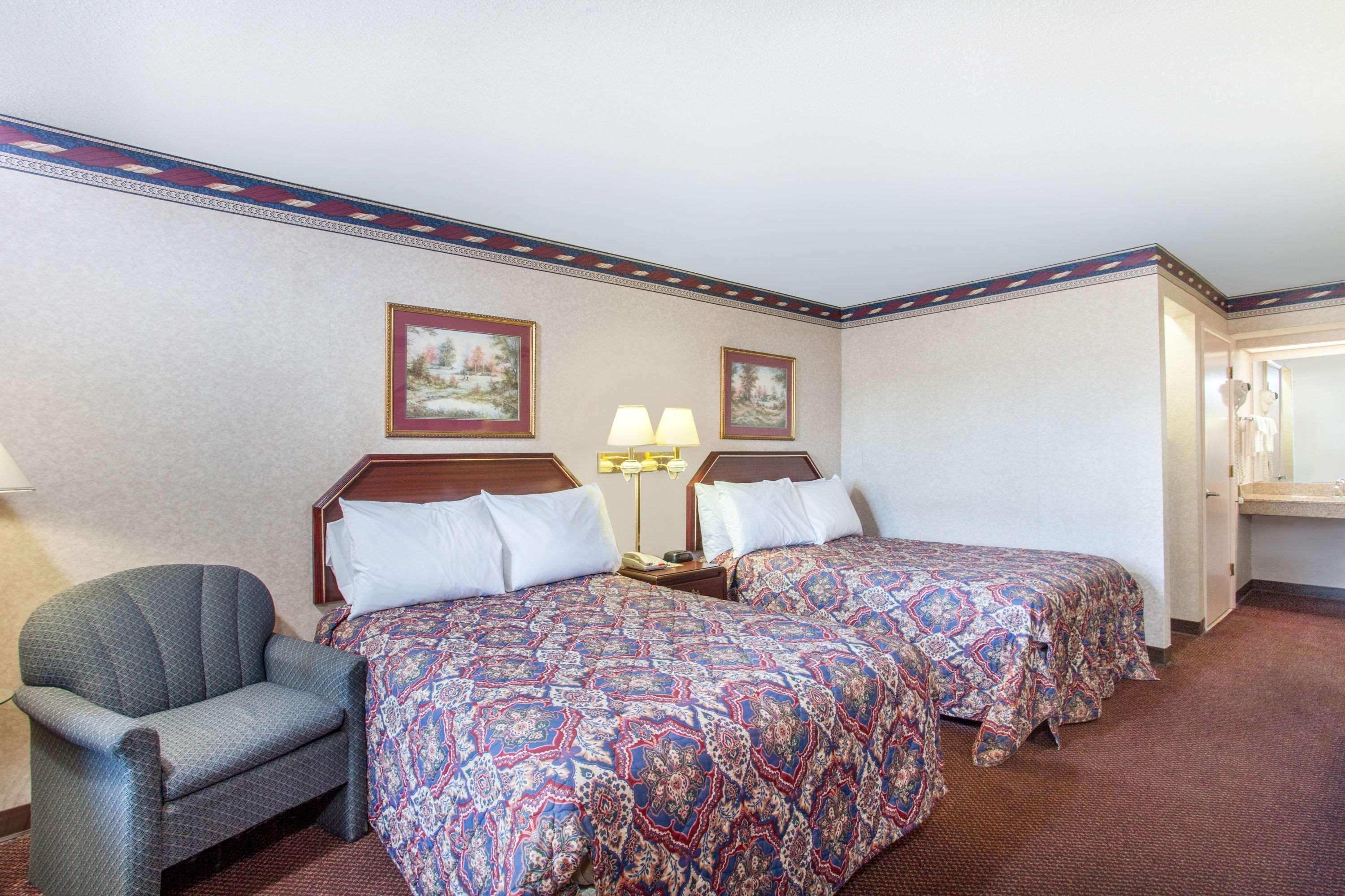 Days Inn By Wyndham Saint Pauls Dış mekan fotoğraf