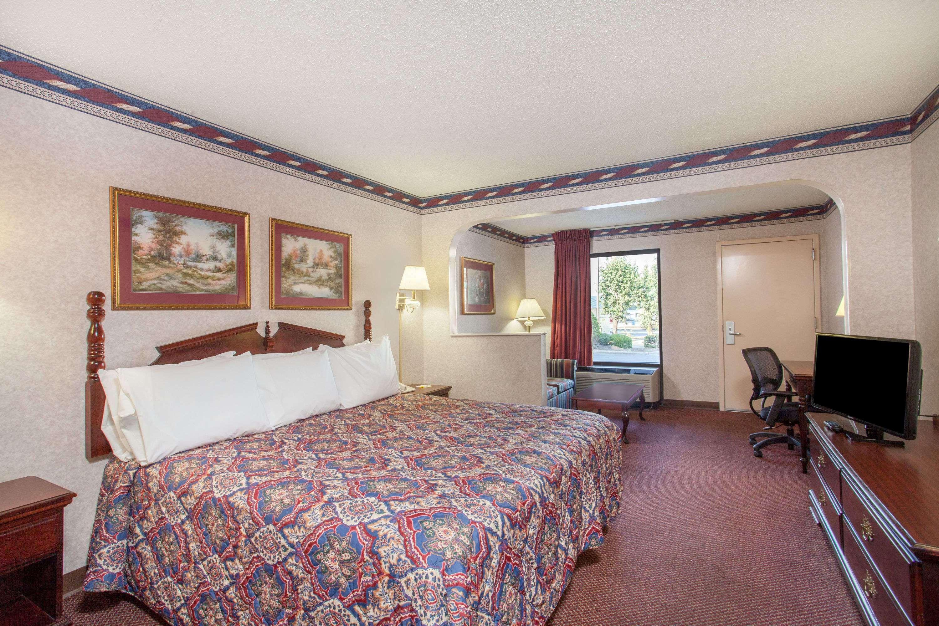 Days Inn By Wyndham Saint Pauls Dış mekan fotoğraf