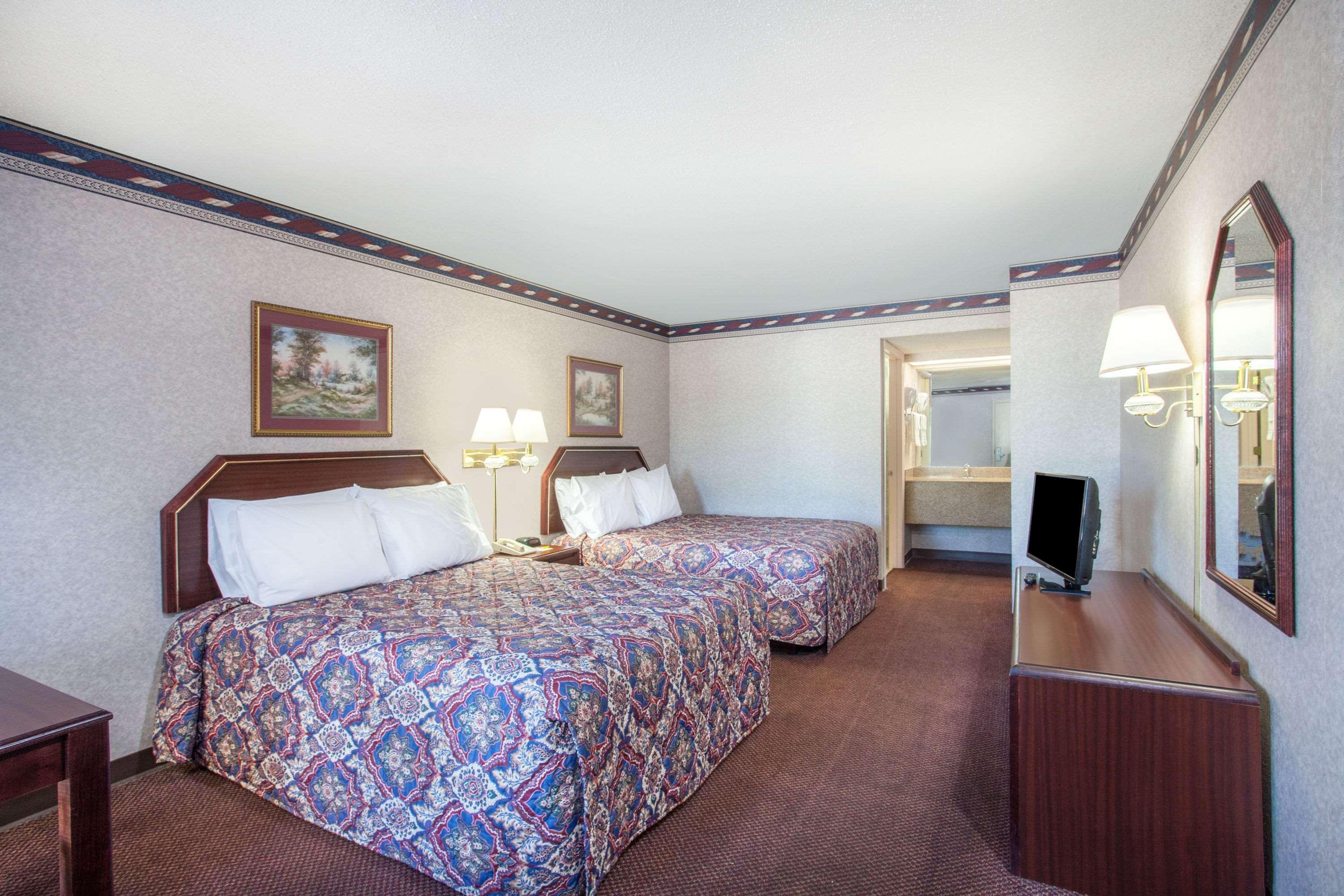 Days Inn By Wyndham Saint Pauls Dış mekan fotoğraf