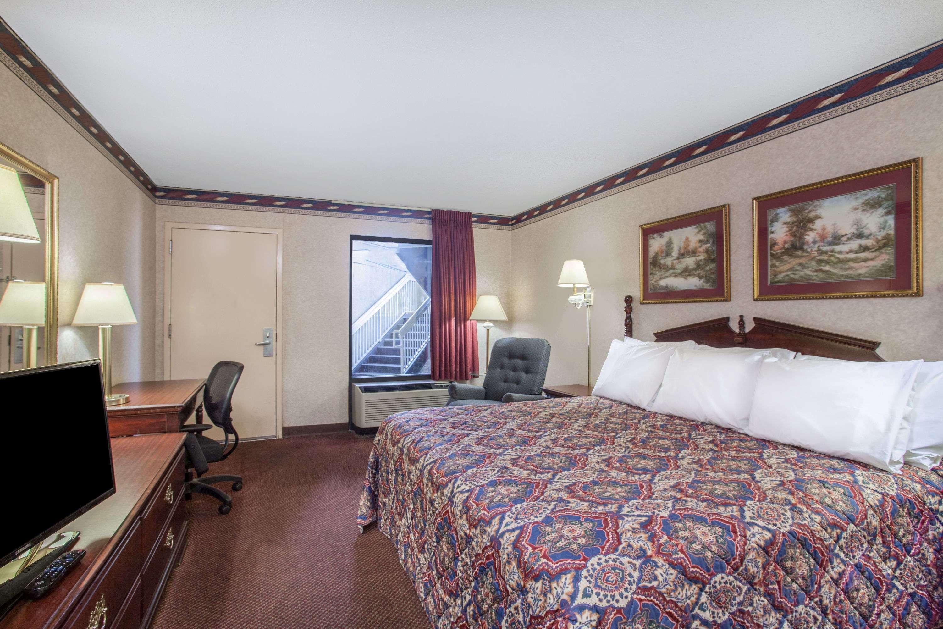 Days Inn By Wyndham Saint Pauls Dış mekan fotoğraf