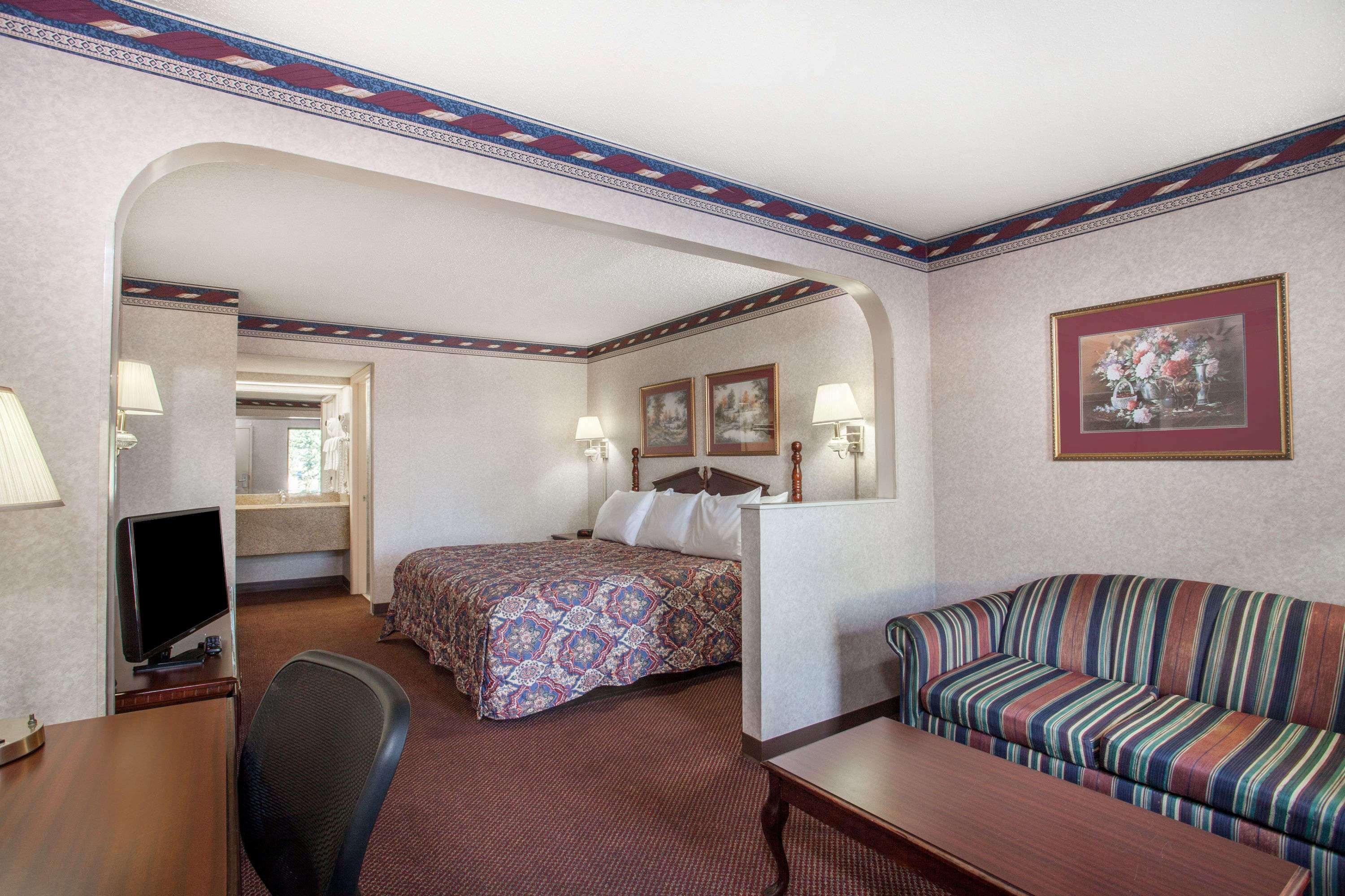 Days Inn By Wyndham Saint Pauls Oda fotoğraf