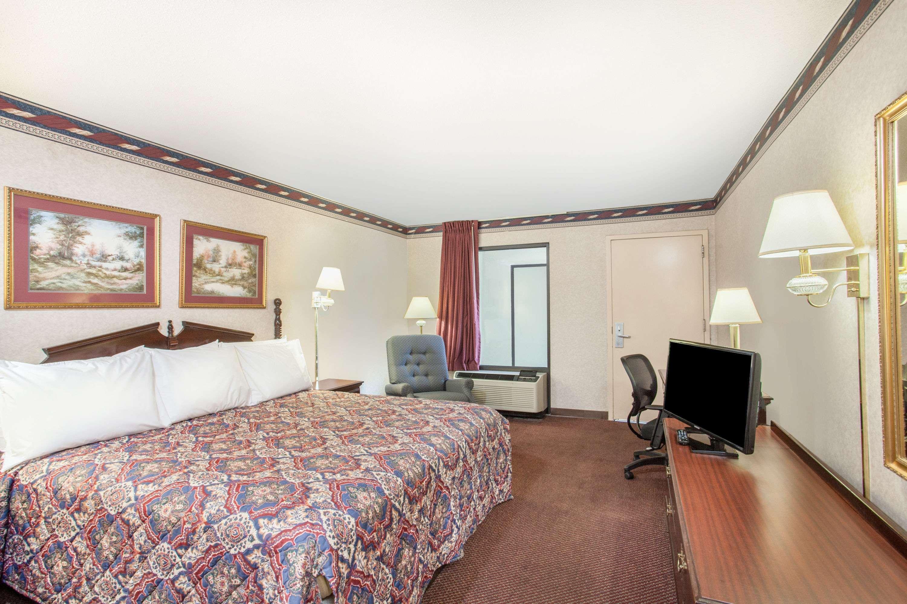 Days Inn By Wyndham Saint Pauls Dış mekan fotoğraf