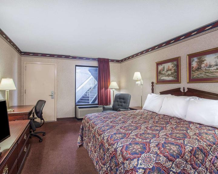 Days Inn By Wyndham Saint Pauls Dış mekan fotoğraf