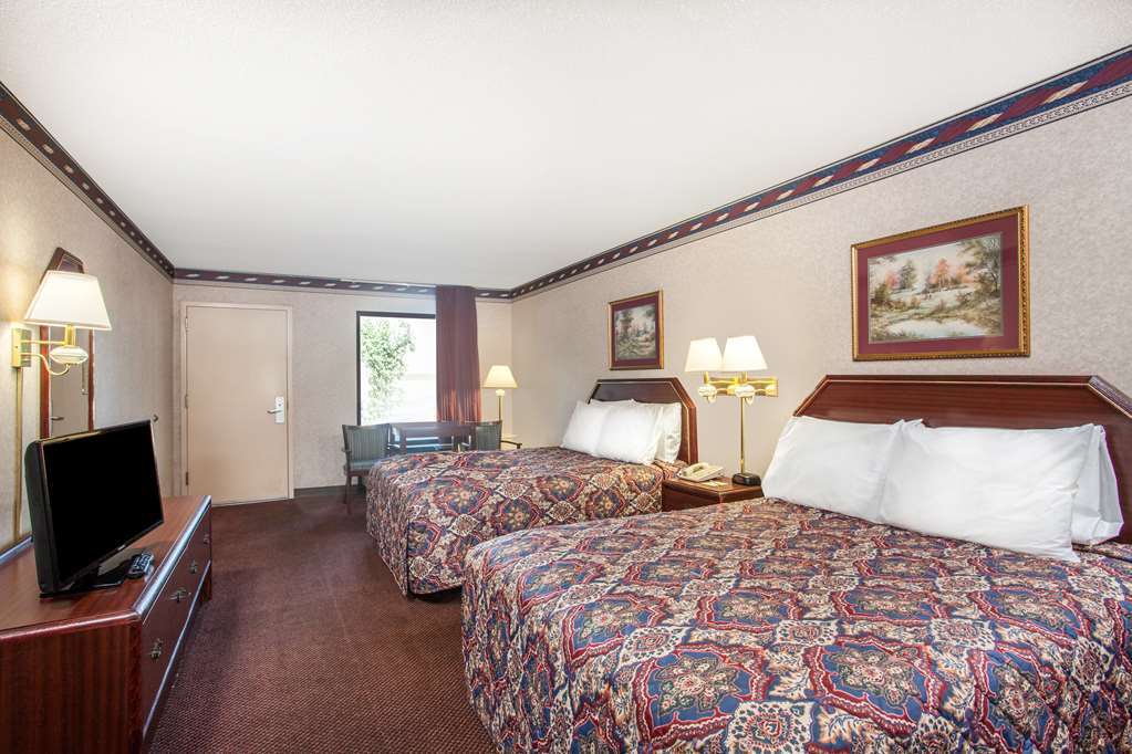 Days Inn By Wyndham Saint Pauls Oda fotoğraf